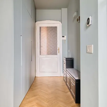 Bright 2br Steps From Arco Della Pace *