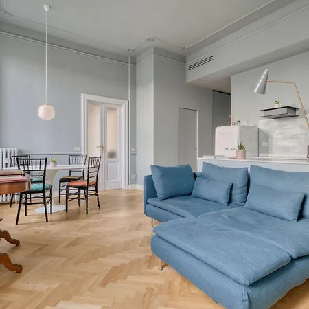 Bright 2br Steps From Arco Della Pace Appartamento